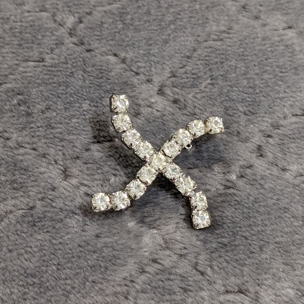 🎉Host Pick🎉 Vintage Clear Rhinestone "X" Brooche - Picture 6 of 7